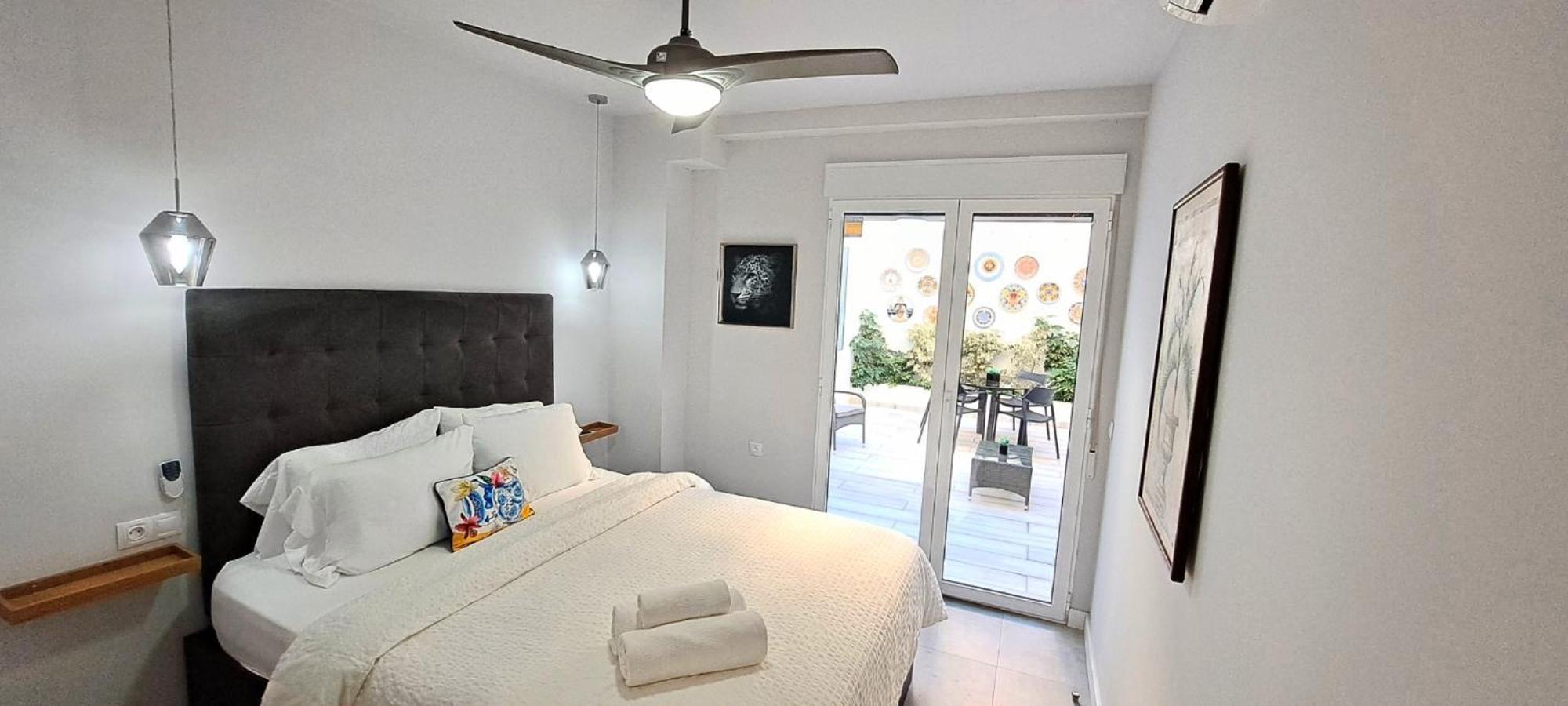 New! Renovated, Centrally Located, Private Entrance, Terrace Apartment Valencia Ngoại thất bức ảnh